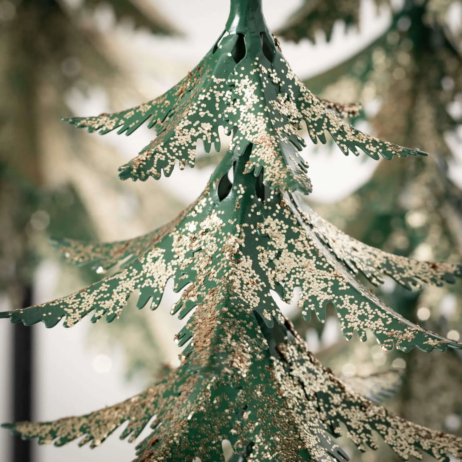 Cardinal-Topped Pine Tree Set