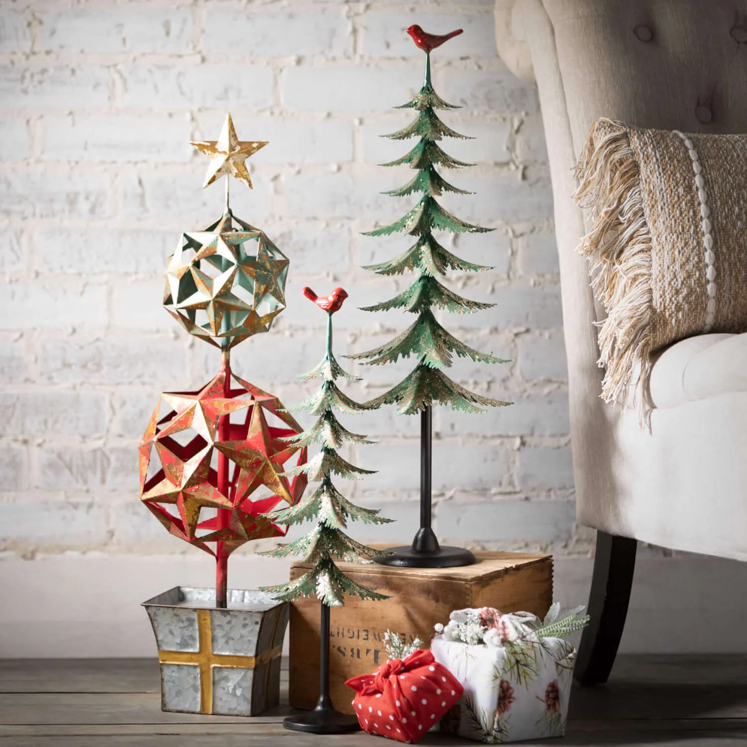 Cardinal-Topped Pine Tree Set